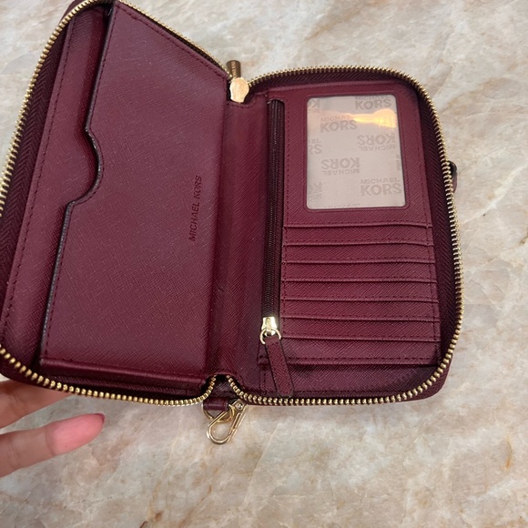 M Kors NWOT Merlot purple monogram Wristlet Wallet - Picture 3 of 12